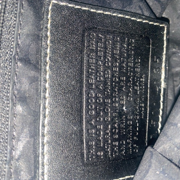 Small Coach purse - Picture 6 of 9